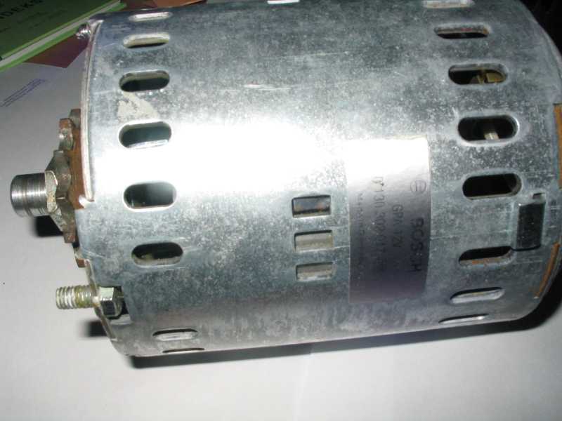 Bosch GPA 12v part no. 0 130 302 017 .<br />
silnik 12V o mocy najprawdopodobniej 750 W